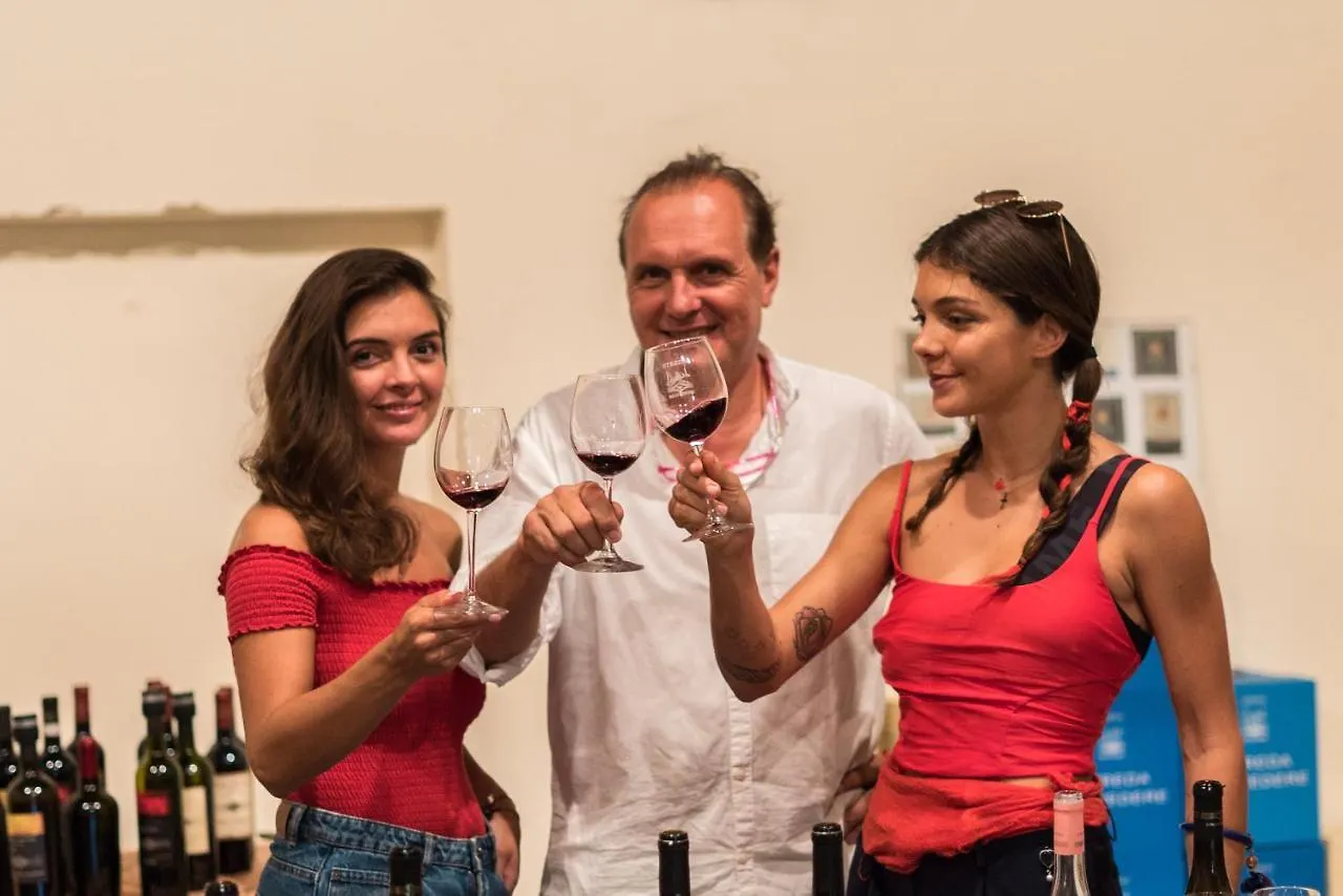 Agriturismo Streda Wine & Country Holiday Vinci Farm stay